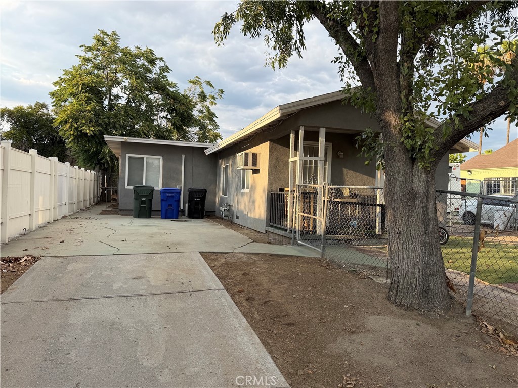 114 E Court Property Photo 1