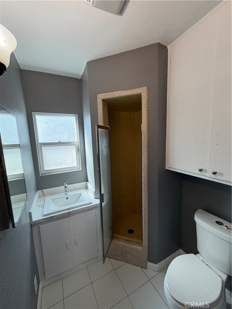 5595 Gardendale Property Photo 8