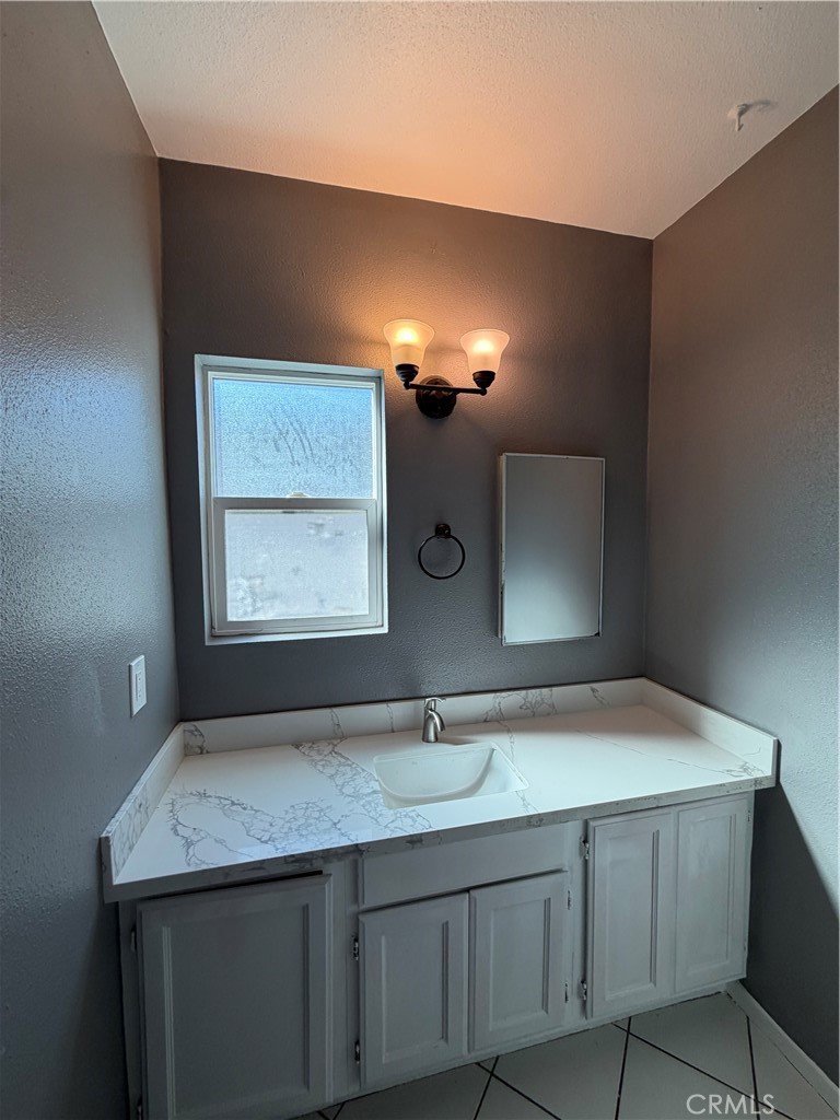 5595 Gardendale Property Photo 11