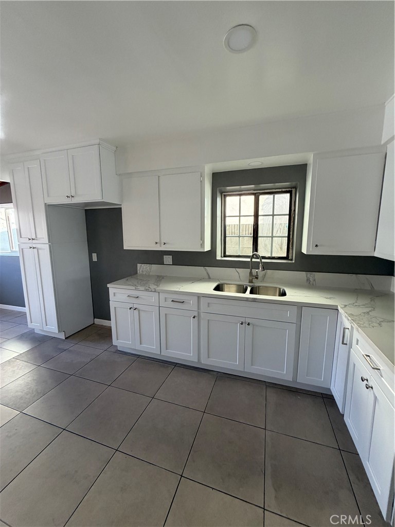 5595 Gardendale Property Photo 14