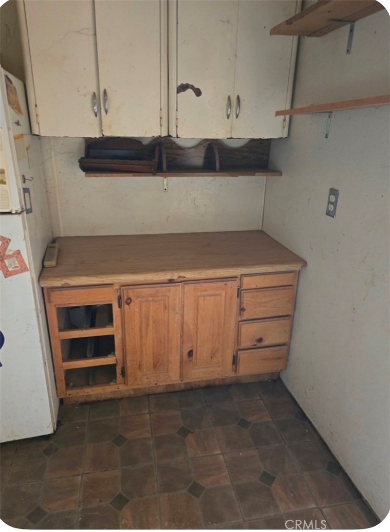 174 N Acacia Property Photo 3