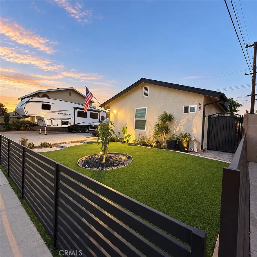 6261 Rosemary Property Photo 3