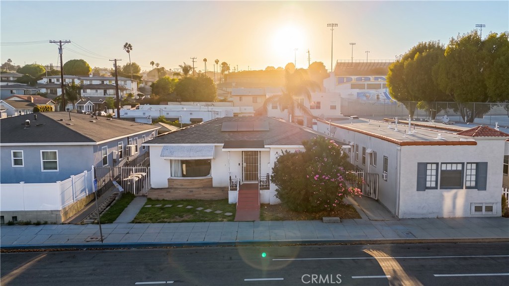 1631 S Cabrillo Property Photo 4
