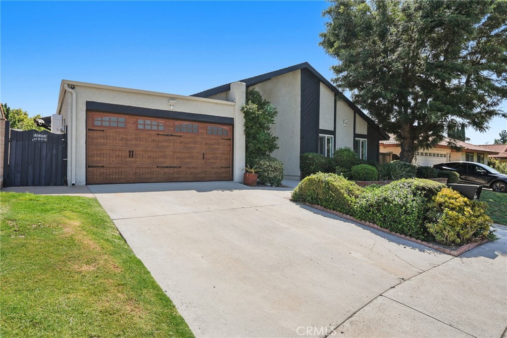 10446 White Oak Property Photo 4