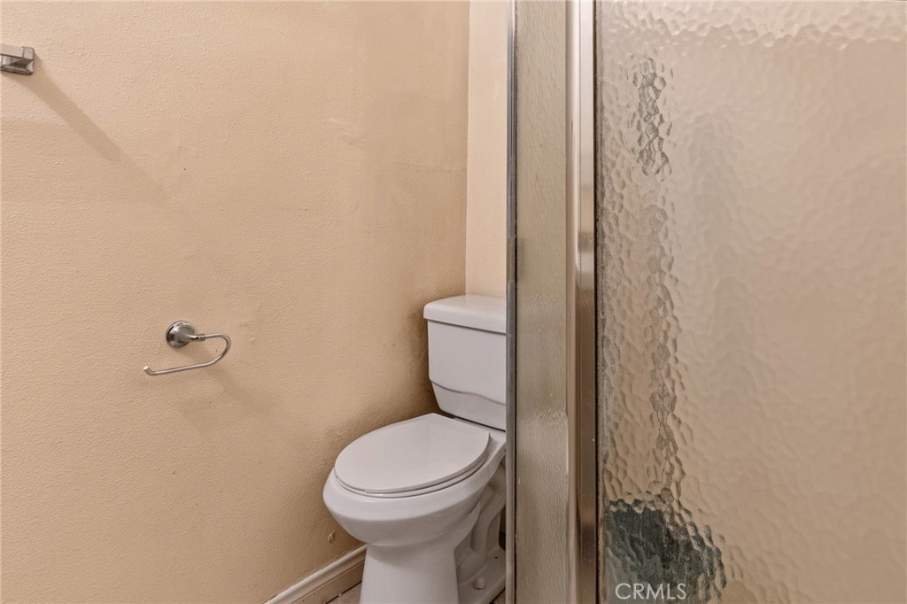 2211 N Grape Ave Property Photo 7