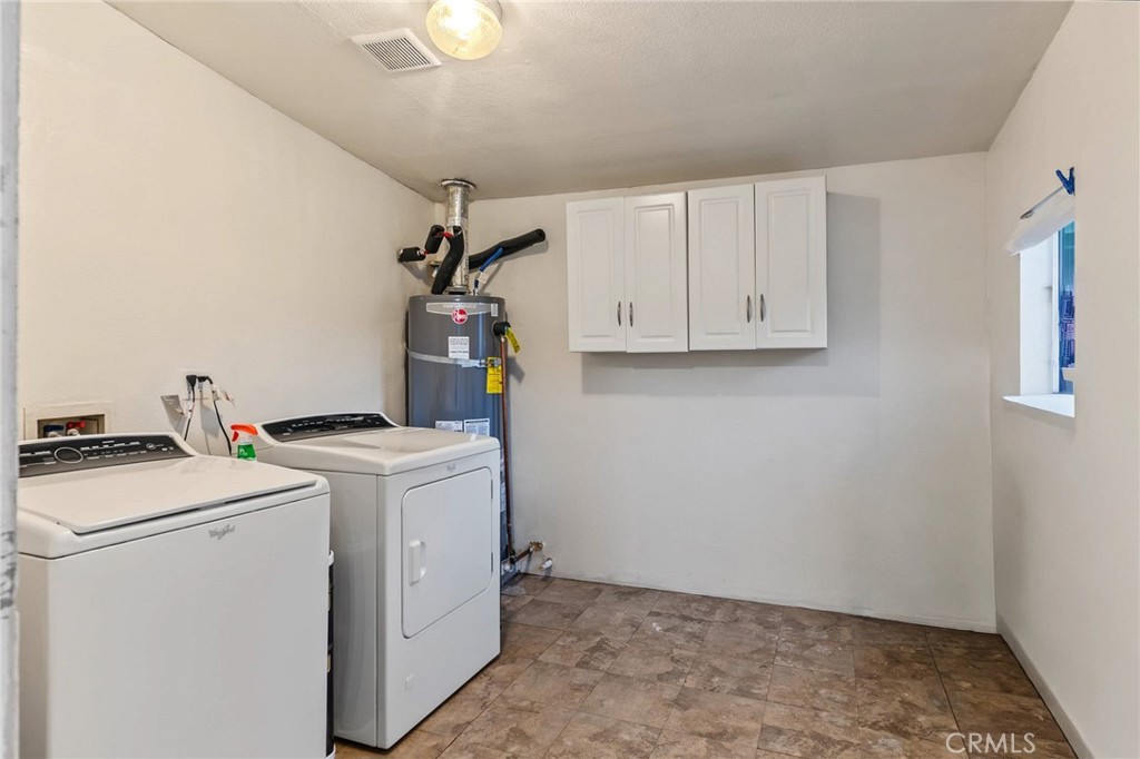 2211 N Grape Ave Property Photo 18