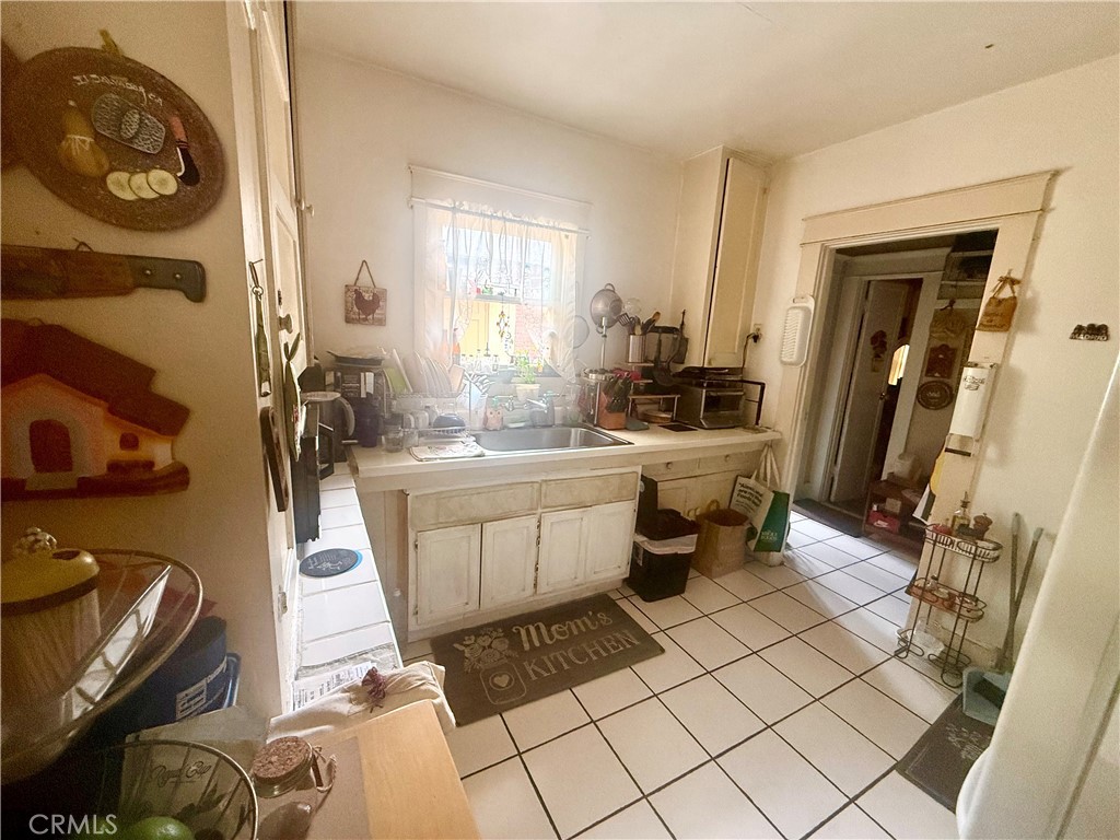 1138 S Ardmore Property Photo 11