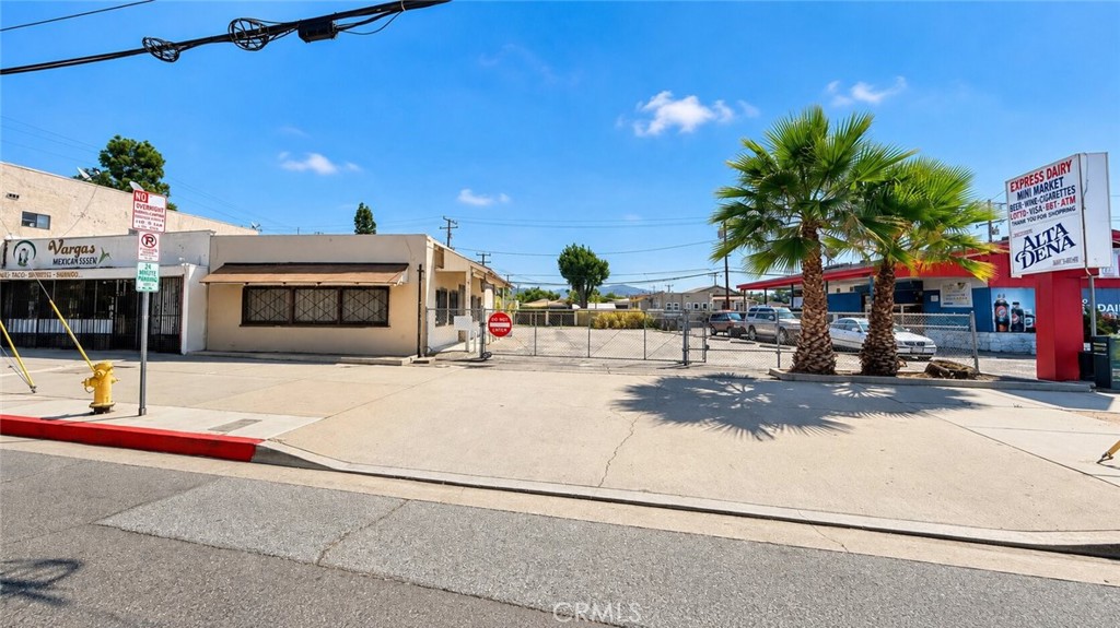 4612 Durfee Property Photo 3