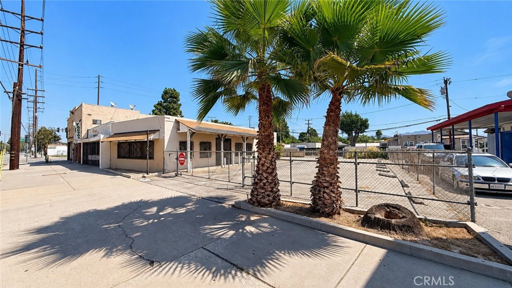 4612 Durfee Property Photo 4