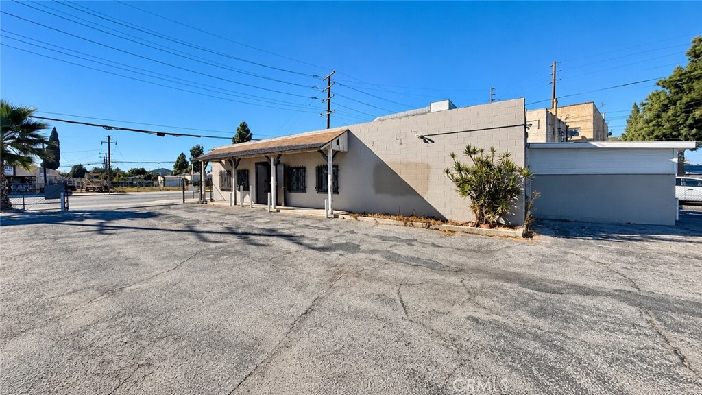 4612 Durfee Property Photo 8
