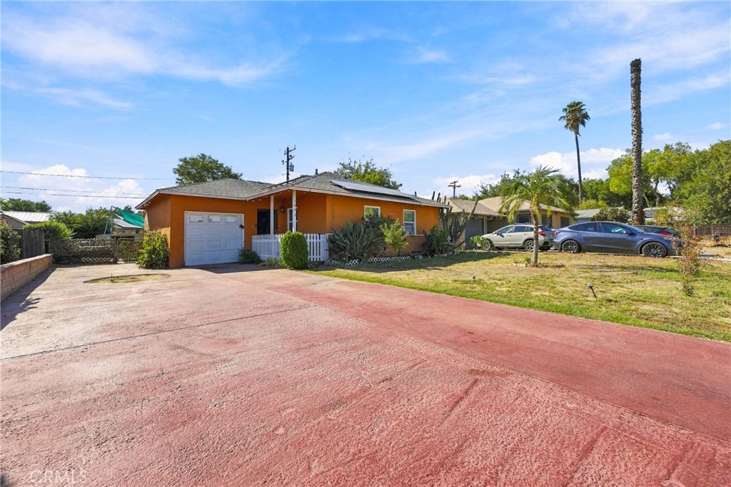 1692 Crestview Property Photo 2
