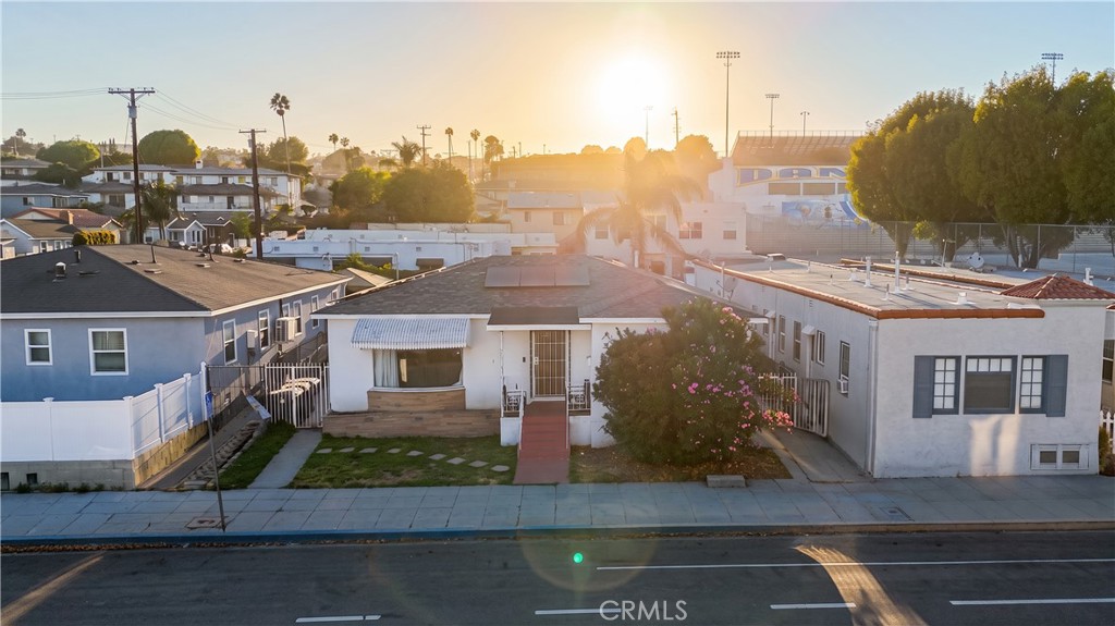 1631 S Cabrillo Property Photo 4
