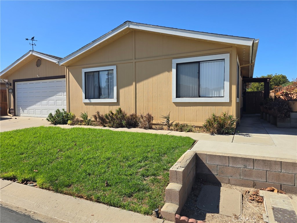 3435 Greenacre Property Photo 2
