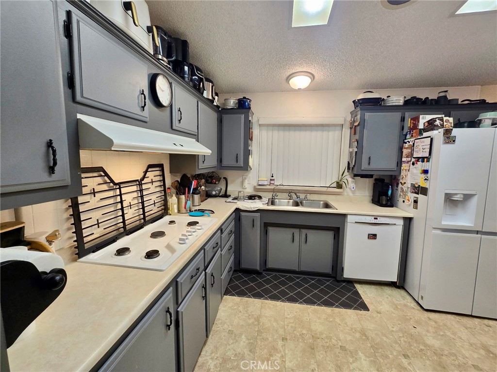 3435 Greenacre Property Photo 5