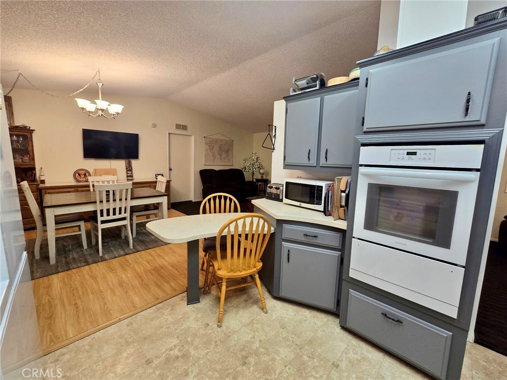 3435 Greenacre Property Photo 6