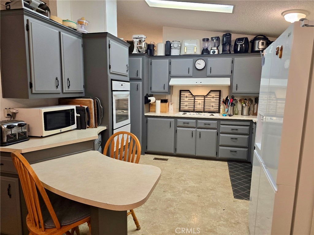 3435 Greenacre Property Photo 7