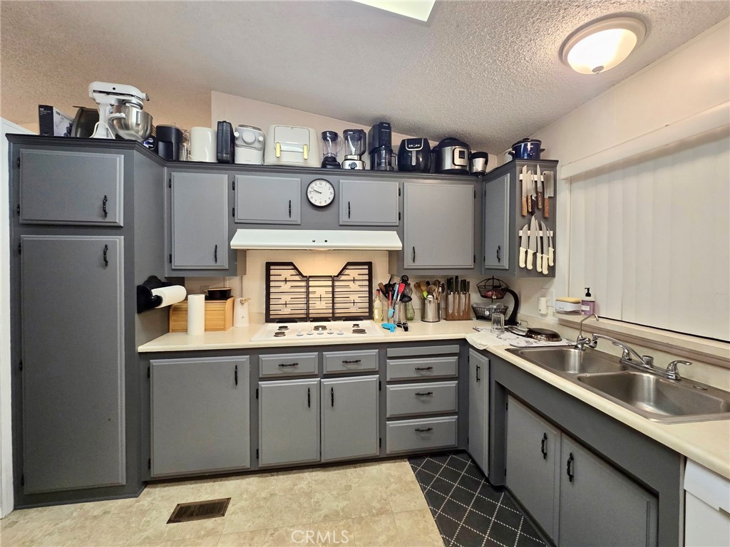 3435 Greenacre Property Photo 8