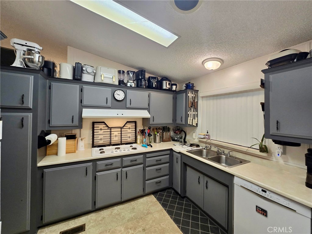 3435 Greenacre Property Photo 9