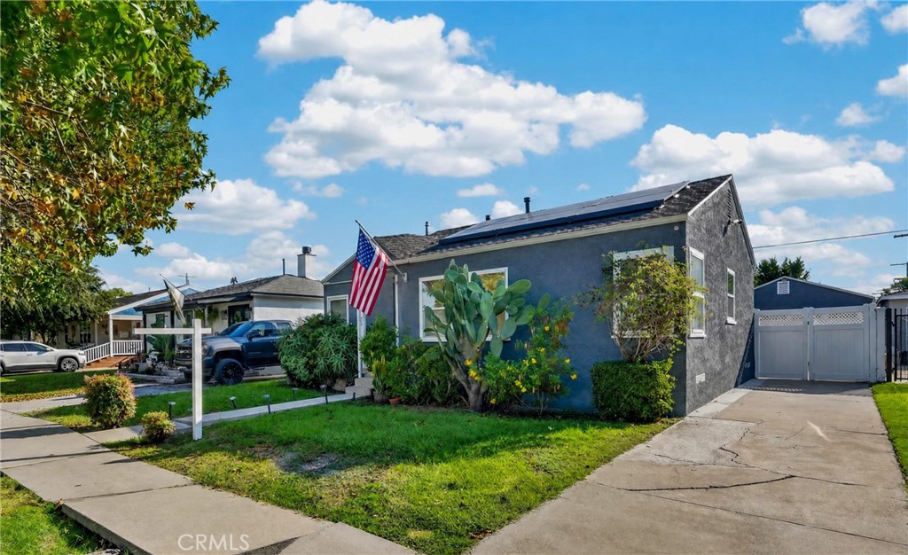 3718 Charlemagne Avenue Property Photo 3