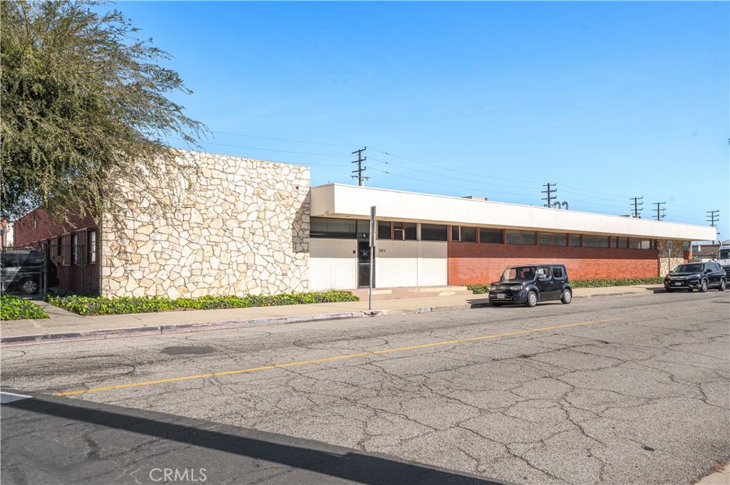 5565 Sheila Street Property Photo 1
