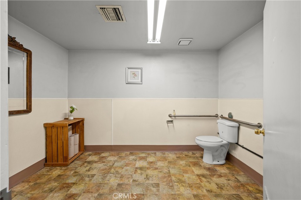 5565 Sheila Street Property Photo 13