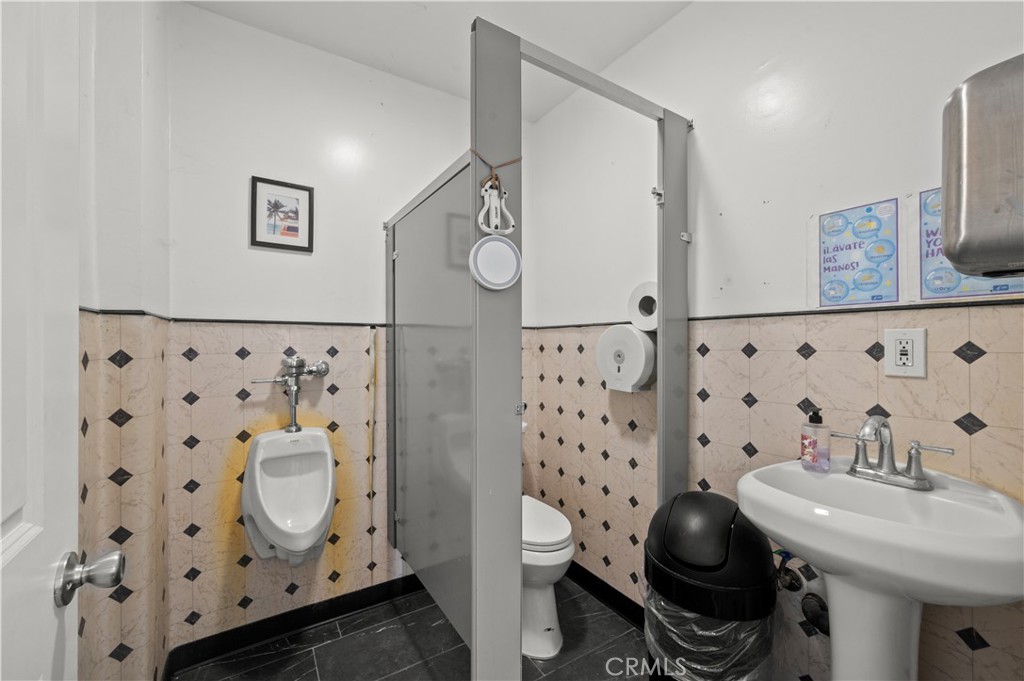 5565 Sheila Street Property Photo 21