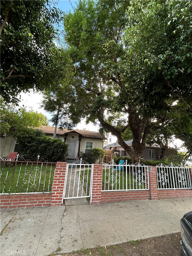 640 W Buckthorn Street 1/2 Property Photo 1