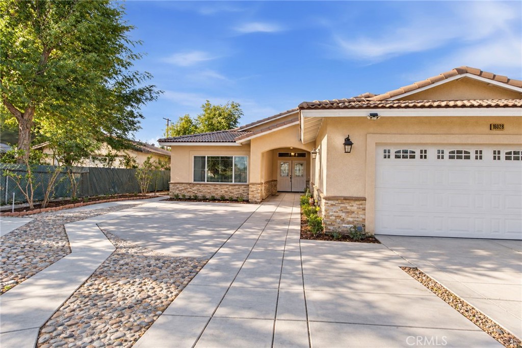 16028 Spruce Property Photo 4