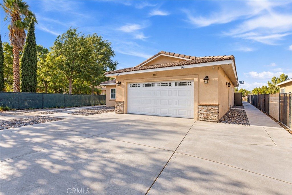 16028 Spruce Property Photo 5