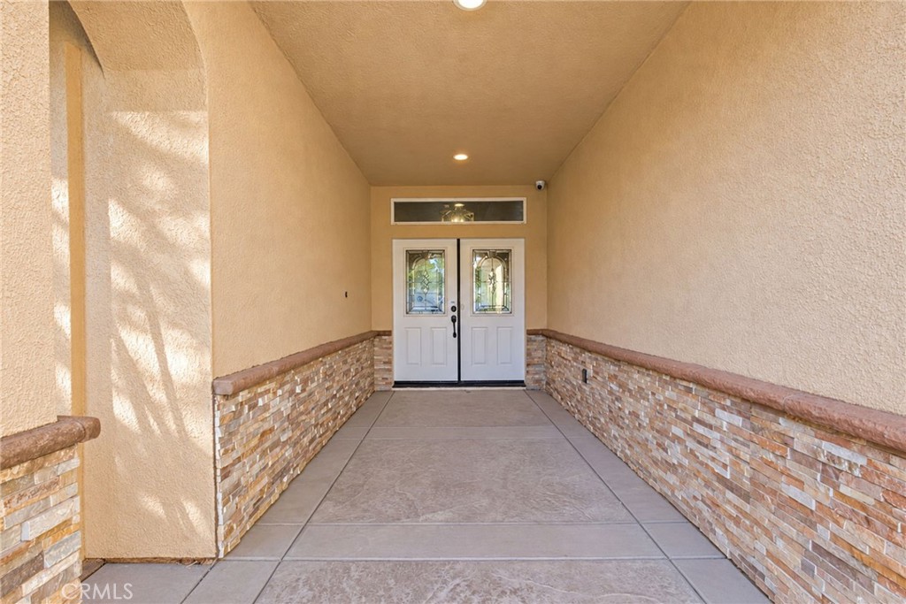16028 Spruce Property Photo 6