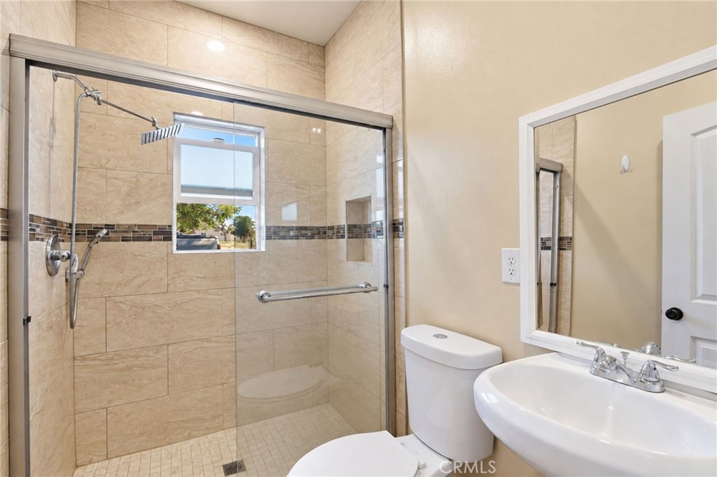 16028 Spruce Property Photo 36