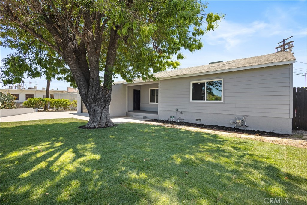 7629 Arcola Ave Property Photo 1