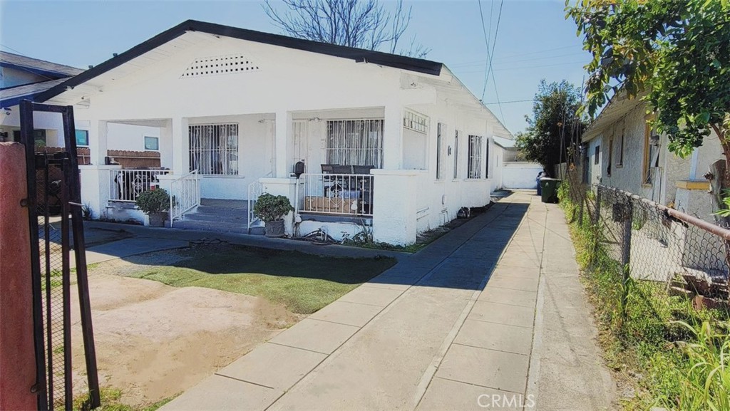 242 W 58th Property Photo 2