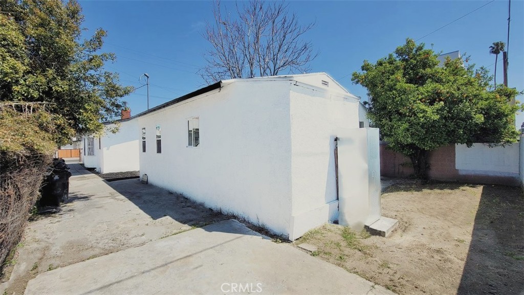 242 W 58th Property Photo 4