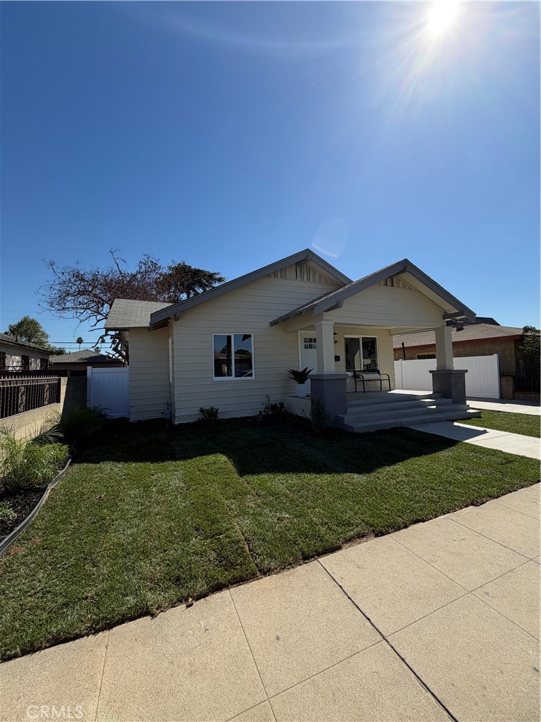 2064 Myrtle Property Photo 3