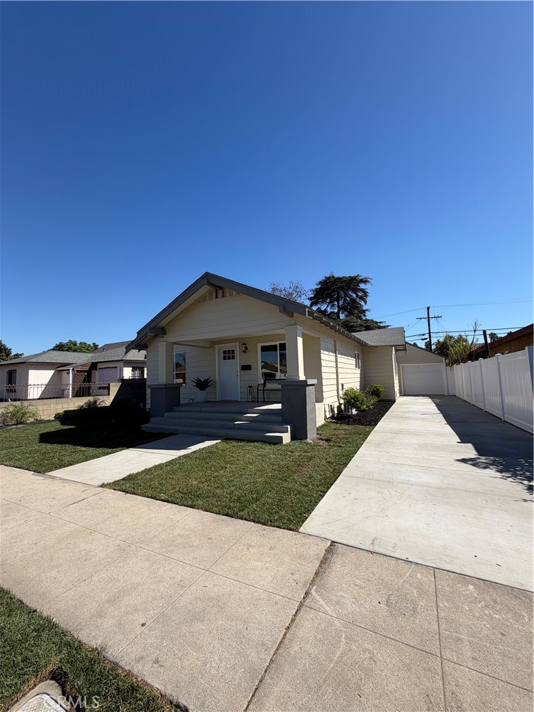 2064 Myrtle Property Photo 5