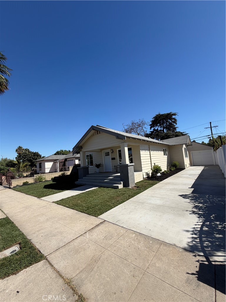 2064 Myrtle Property Photo 6