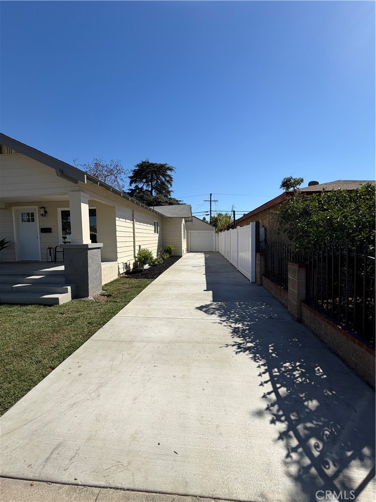 2064 Myrtle Property Photo 8