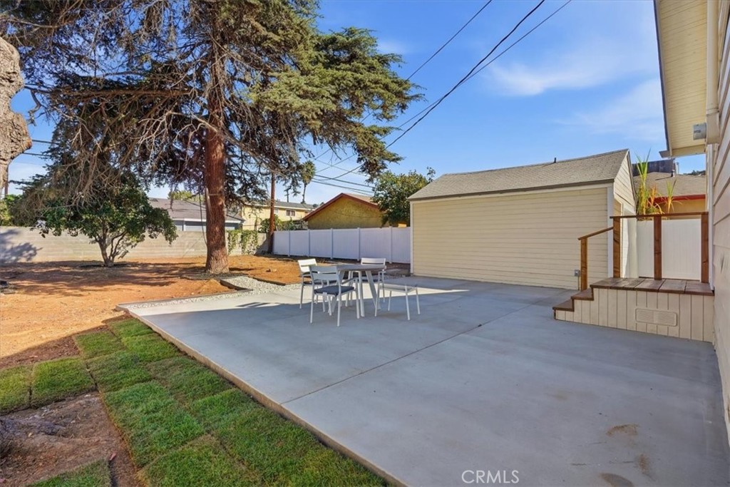 2064 Myrtle Property Photo 39