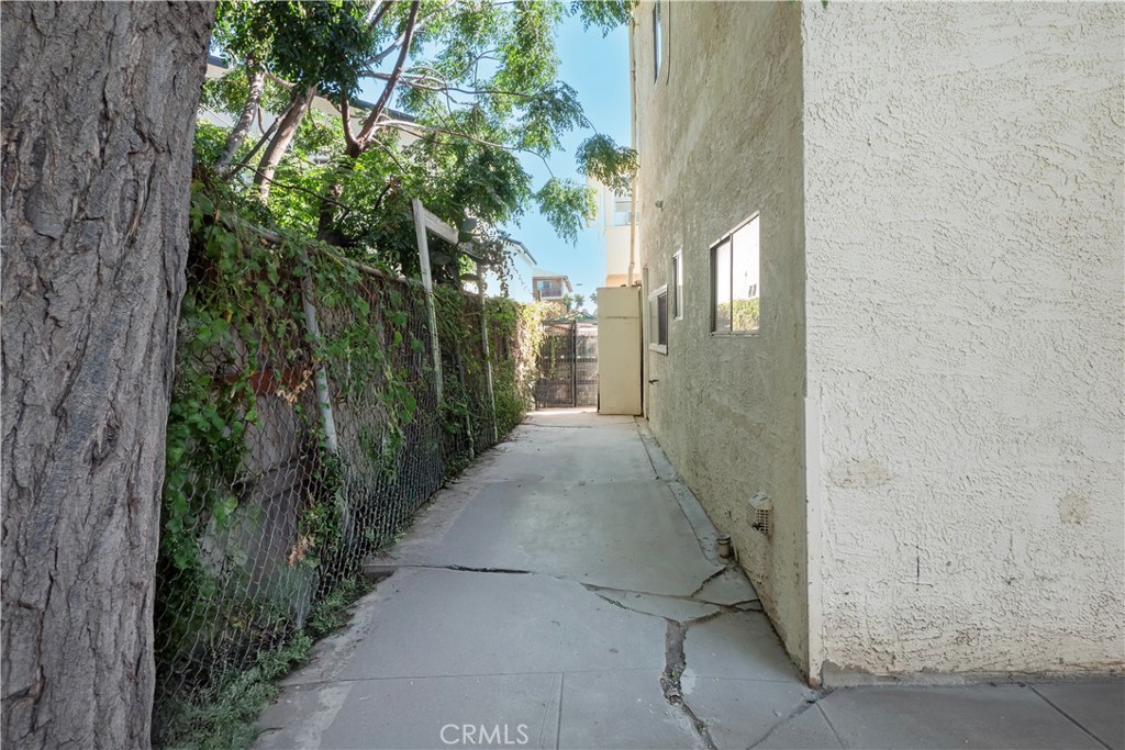 1316 S Grand Property Photo 33