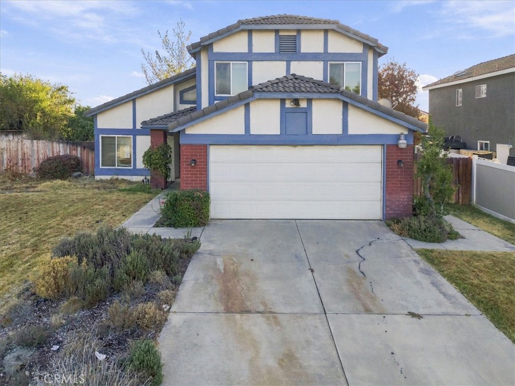 2243 N Maple Property Photo 1