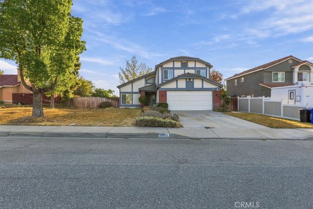 2243 N Maple Property Photo 2
