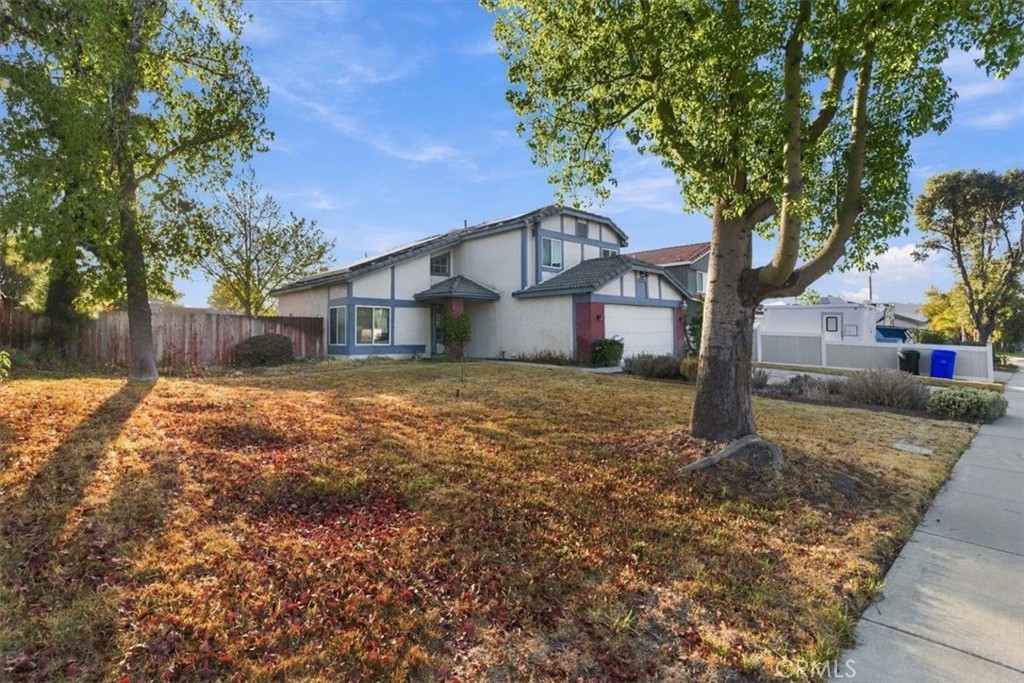 2243 N Maple Property Photo 3