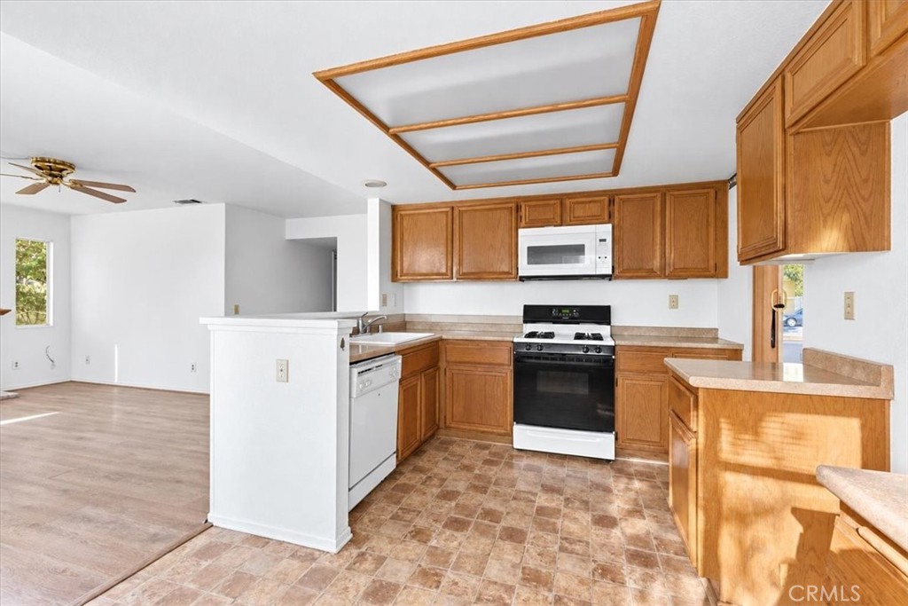 2243 N Maple Property Photo 9