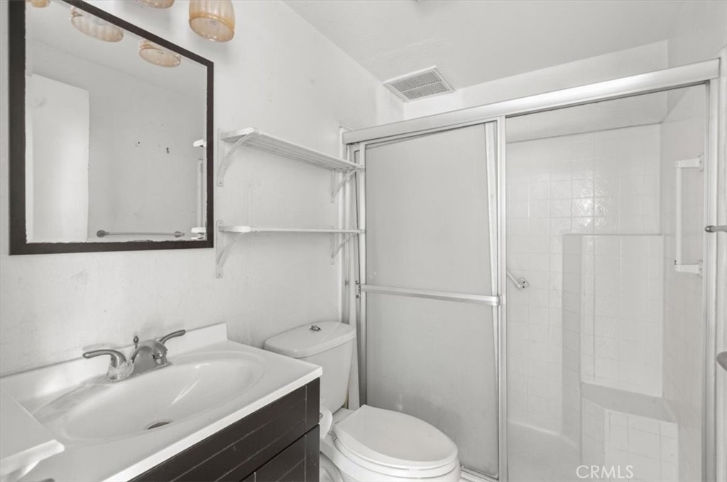 2243 N Maple Property Photo 18