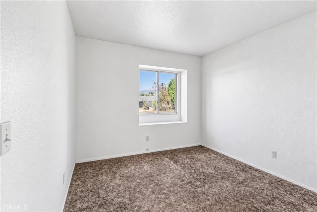 2243 N Maple Property Photo 25