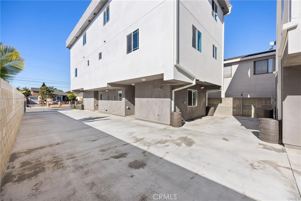 10940 S. Osage Avenue Property Photo 4