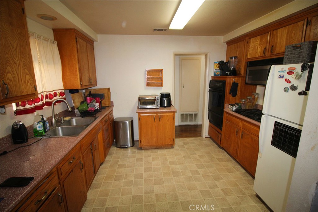 940 S Taylor Property Photo 6