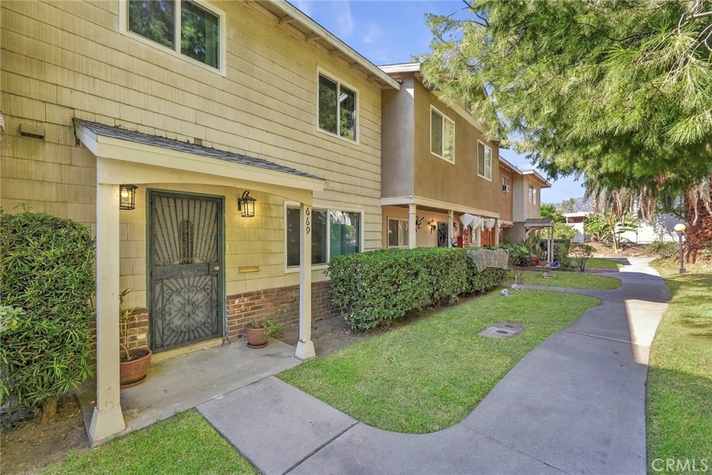 669 E Matchwood Place Property Photo 1