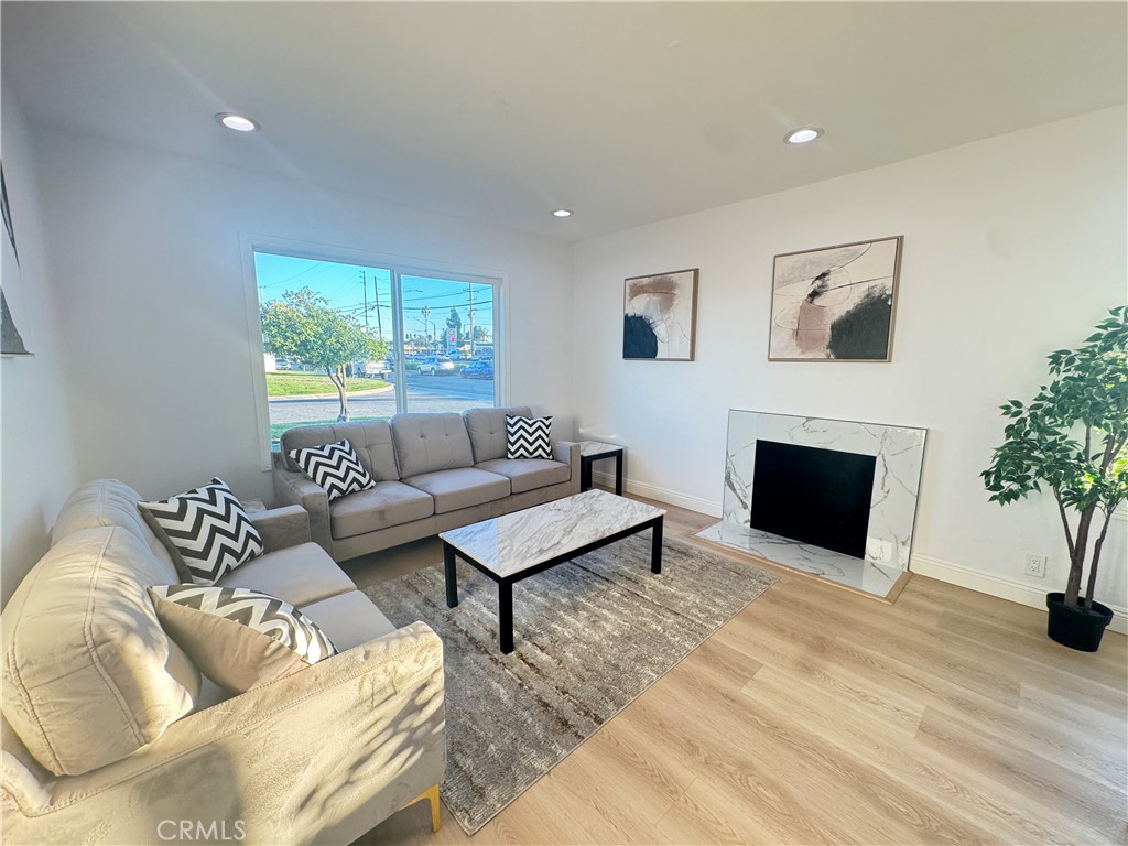 8273 Samoline Property Photo 3